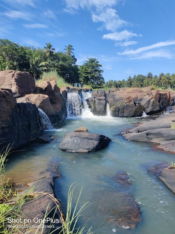 Aruvikkarai water falls - Image 1