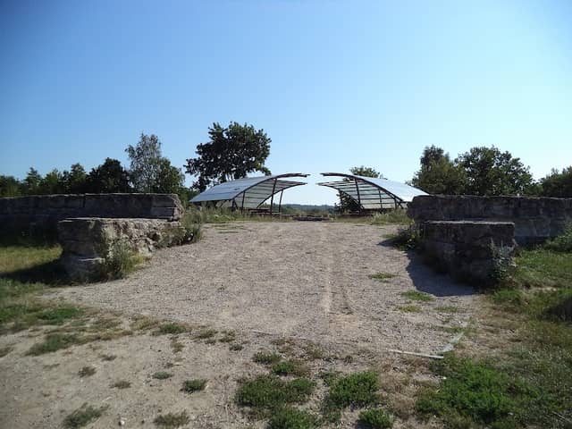 Goose Mountain - Stone Circle - Image 2