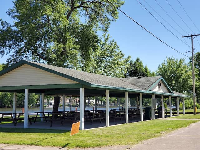 Riverside Park - Image 1