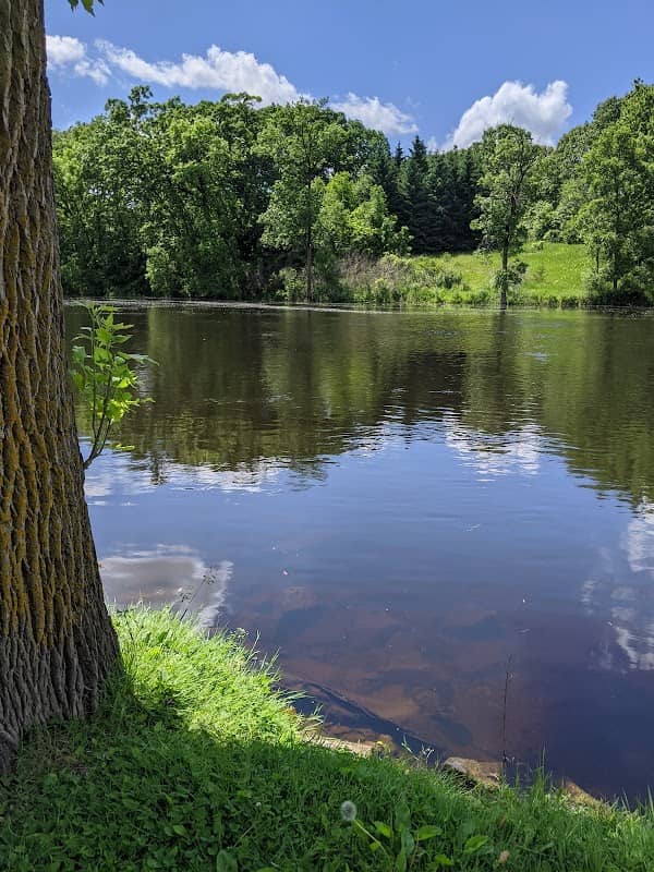 Riverside Park - Image 1