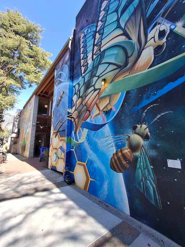 Mural alley - Image 1