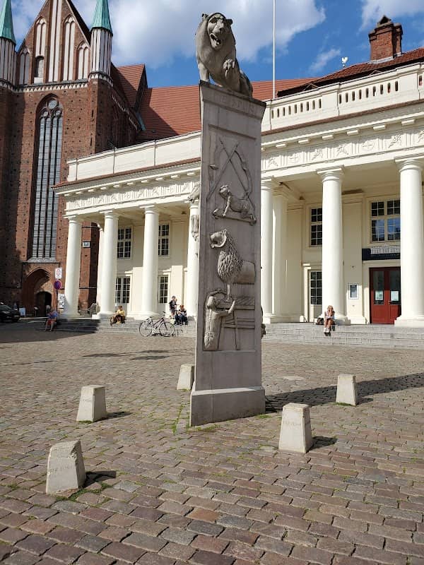 Löwendenkmal Schwerin - Image 1