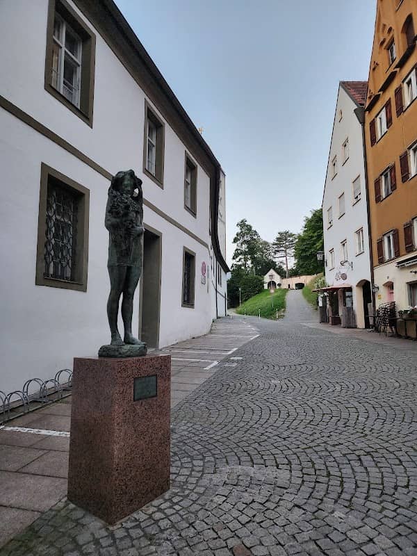 Monument - Image 2