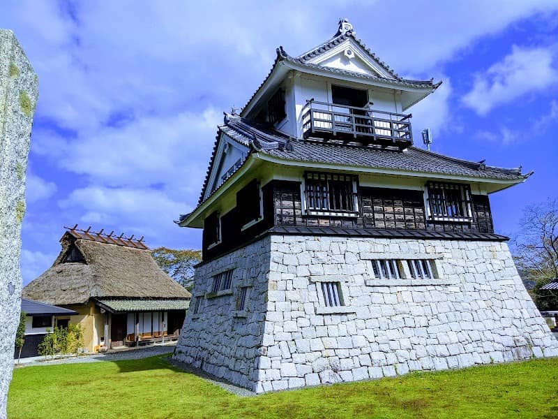 Susai Chausuyama Castle - Image 1