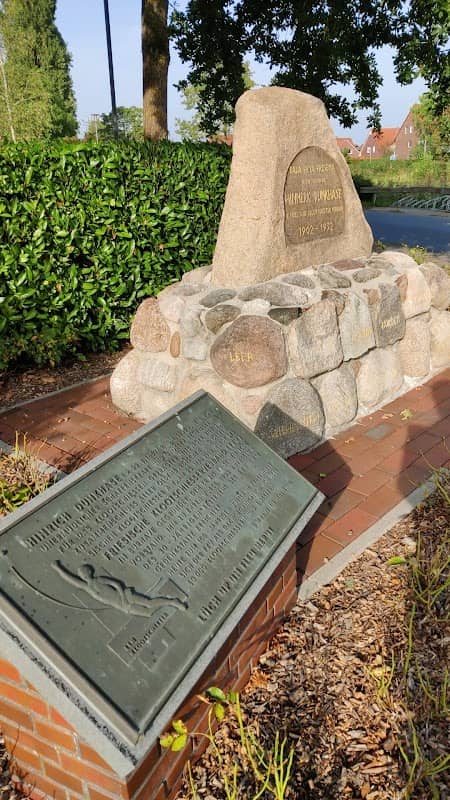 Hinnerk Dunkhase Memorial - Image 1