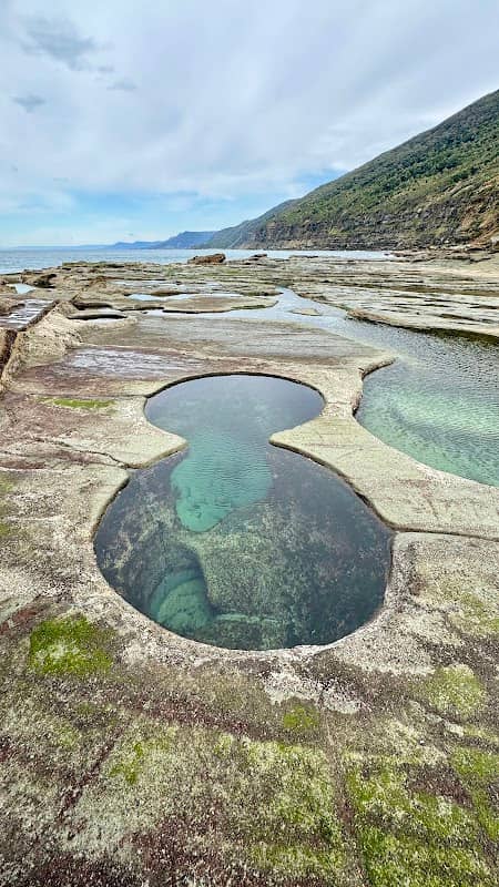 Figure Eight Pools - Image 1