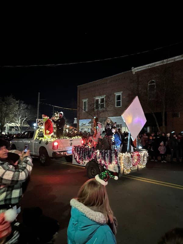 Grove City Holiday Parade - Image 2