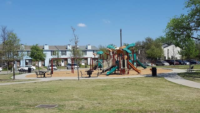 Harris Hollabaugh Recreation Center - Image 1