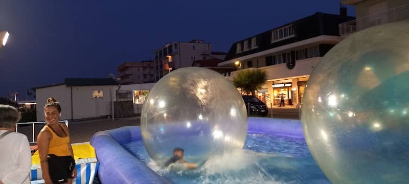 Igea Beach Park (Tappeti elastici, Sfere galleggianti acquatiche, Playground) - Image 2