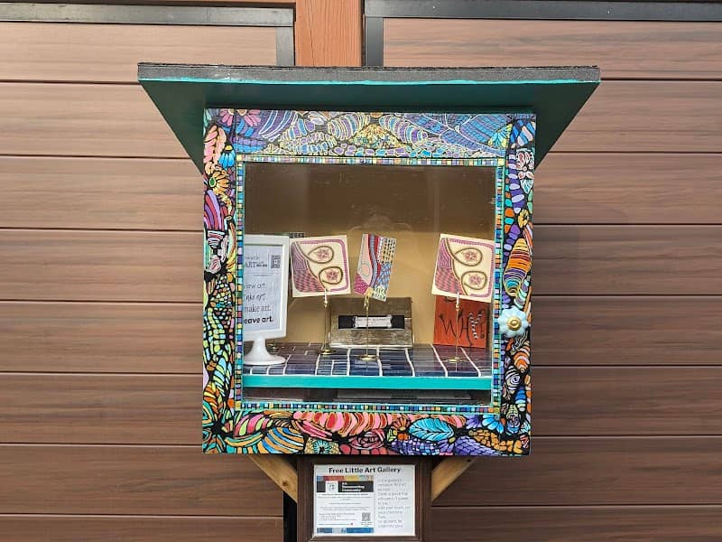 Free Little Art Gallery - Eagle Place - Image 1