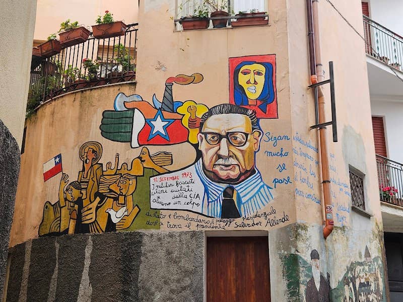 Guernica Souvenir Shop - Image 1