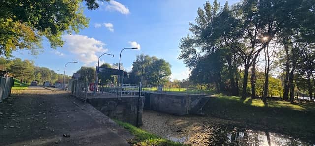 Aussichtspunkt auf Wehr und Schleuse - Image 3