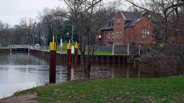 Aussichtspunkt auf Wehr und Schleuse - Image 2