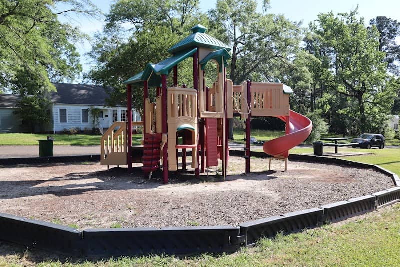 Oakhurst city park - Image 1