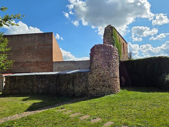 Wallgarten an der Burgruine Calau - Image 1