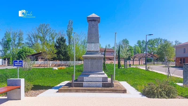 Monument Aux Morts - Image 1