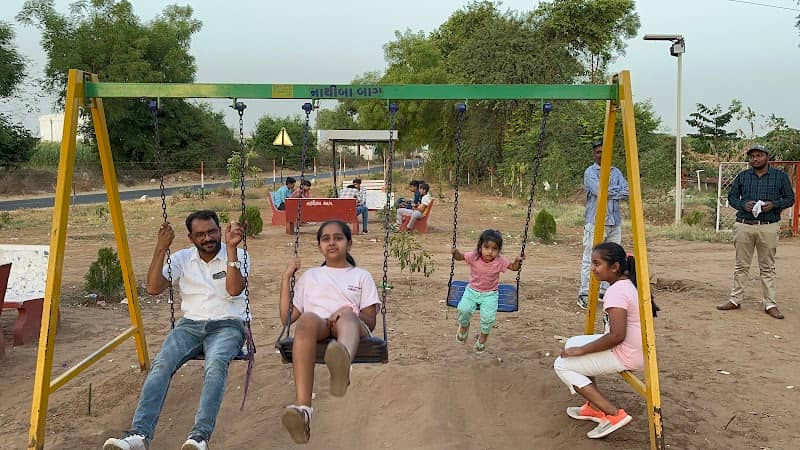 નાથી બા બાગ - Image 1