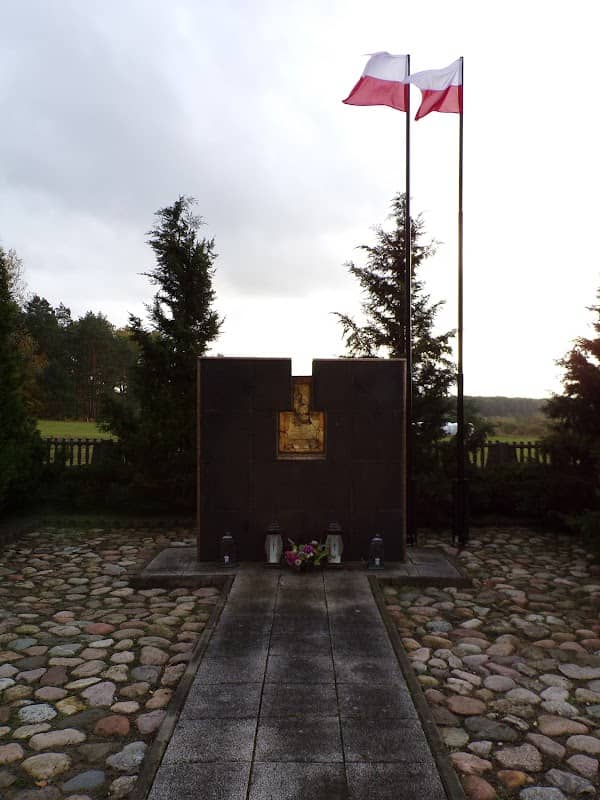 Pomnik Ku Czci Pomordowanych Więźniów Stutthof / Gęś - Image 1