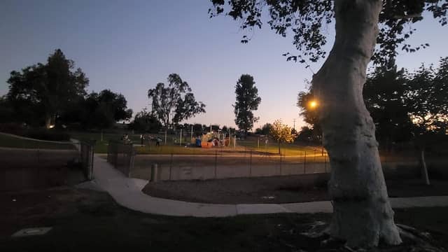 Gladstone Park South Side - Image 2