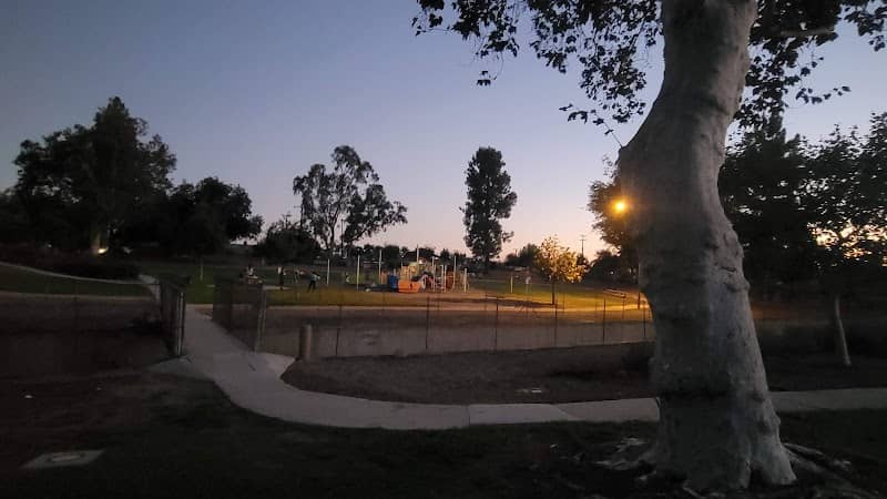 Gladstone Park South Side - Image 2