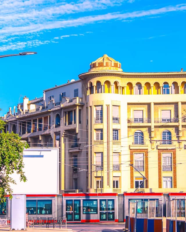 Art décoratifs building - Image 1