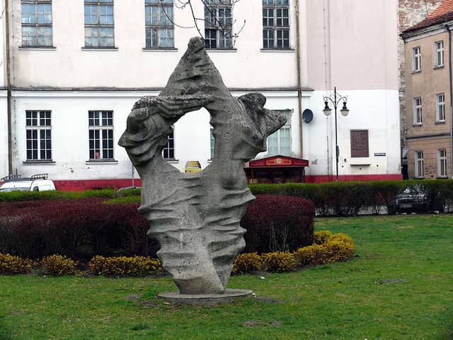 Sculpture of Dancing Greek Eurydices - Image 1