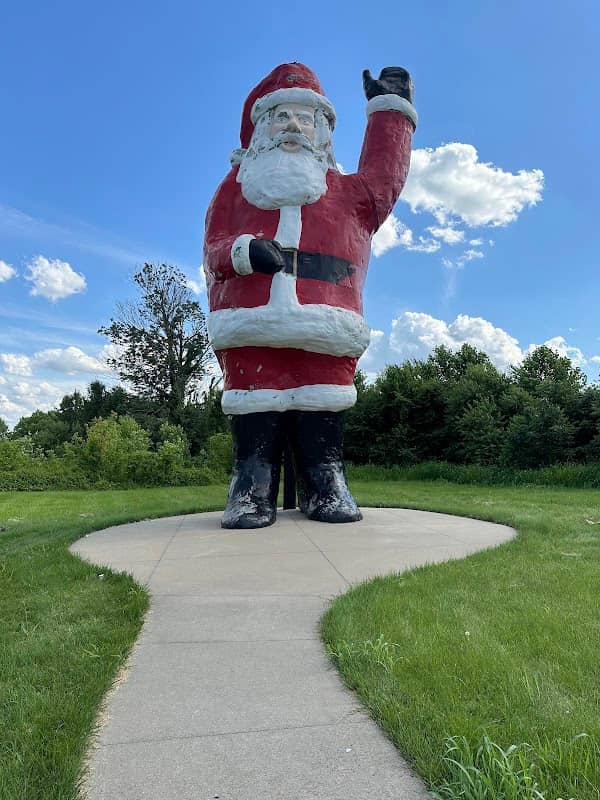 Giant Santa - Image 1