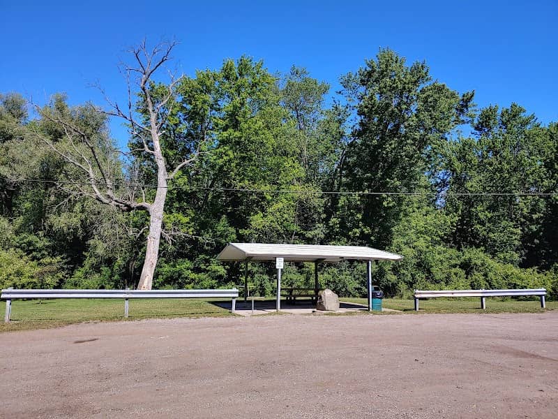 Minnie Farmer Park and artesian well - Image 1
