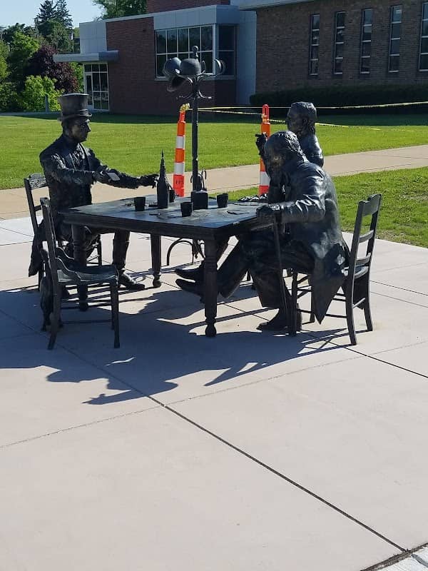 THE GAME HISTORICAL SCULPTURE - Image 2