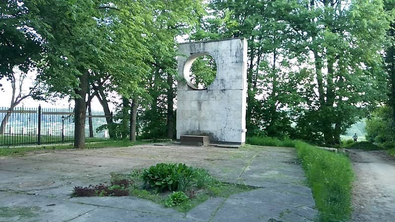 Pamyatnik Kaluzhskoy Pionerskoy Organizatsii. - Image 1