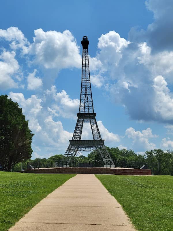 Eiffel Tower Park - Image 1