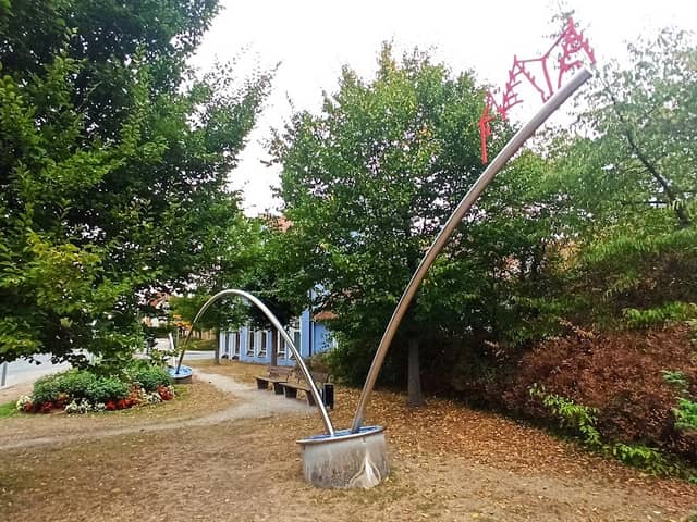 Skulptur "Knopfsprung" - Image 1