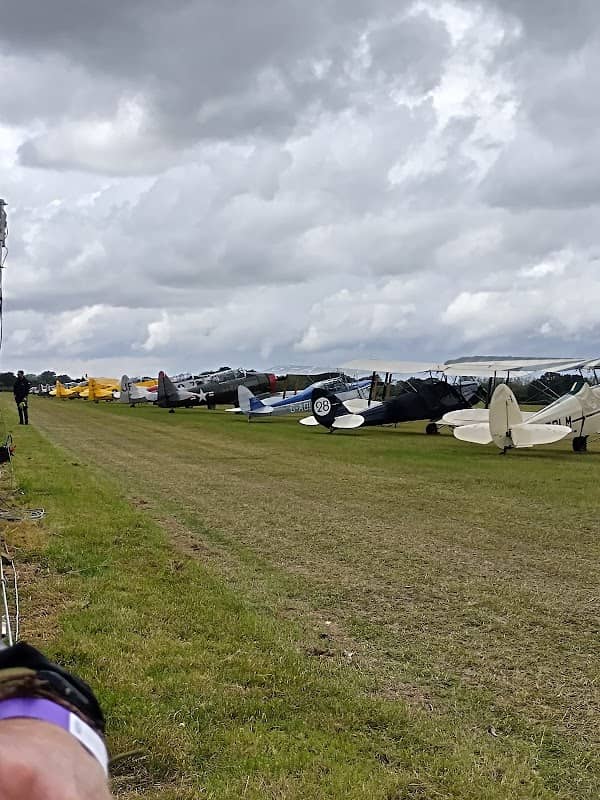 Headcorn viewing area - Image 1