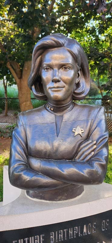 Captain Janeway Statue - Image 2