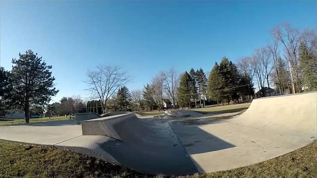 Lake Holiday Skate Park - Image 1