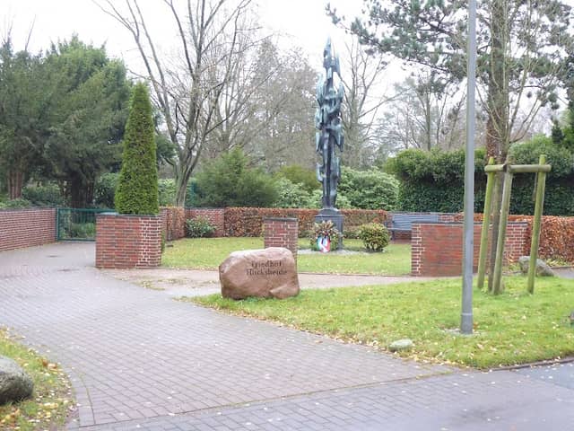 Ehrendenkmal von Karl Schubert - Image 1