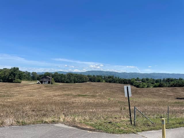 Tusculum Trailhead West - Image 2