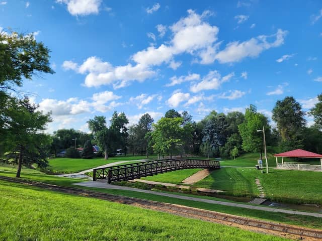 Englewood Farm & Train at Belleview Park - Image 1