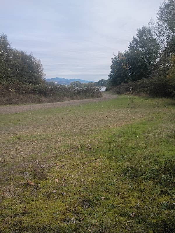 Trestle Beach access trail and parking - Image 1
