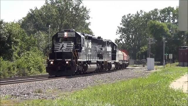 New Haven Railfanning Parking Lot - Image 1