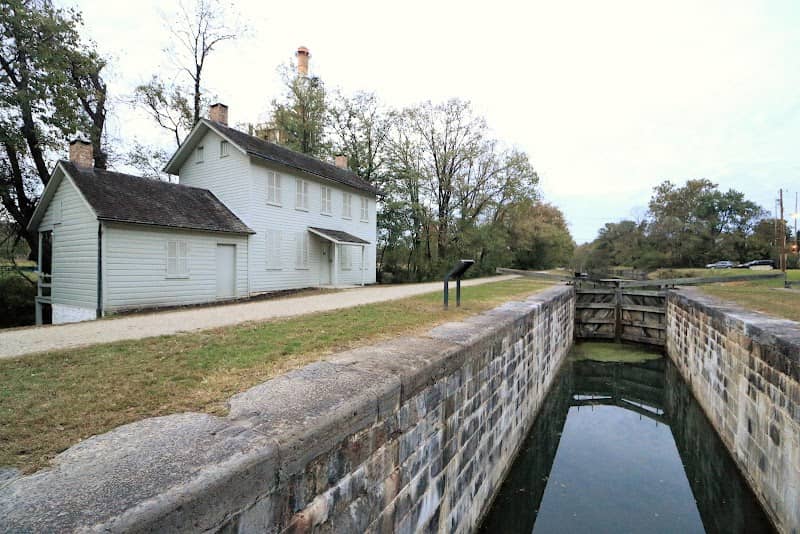 Canal Lockhouse 44 - Image 1