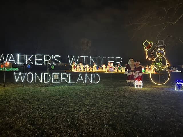 Walker‘s Winter Wonderland (Christmas Light Show) - Image 1