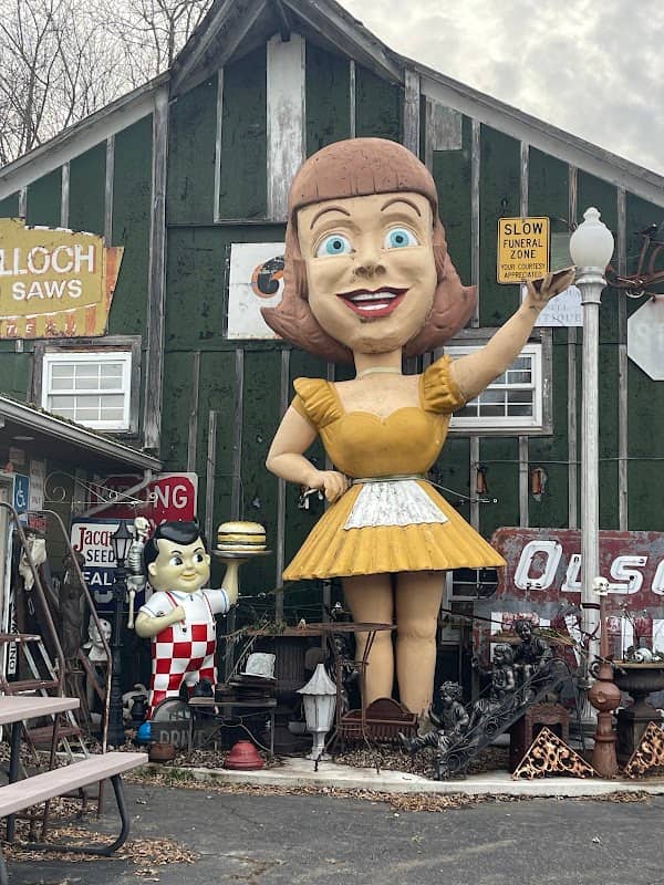 Dolly Dimples Waitress Statue - Image 1