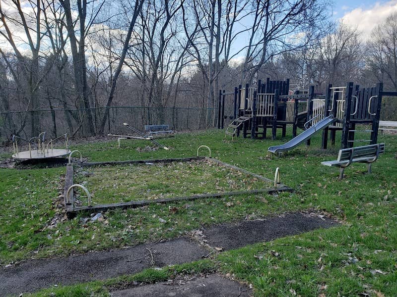 Summit Street Park - Image 1