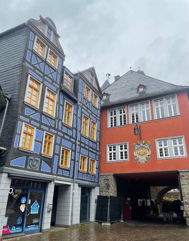 Schiefes Haus - Image 1