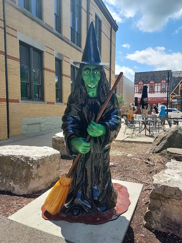 Oz Plaza - Image 2