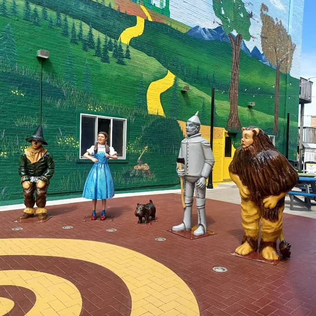 Oz Plaza - Image 1