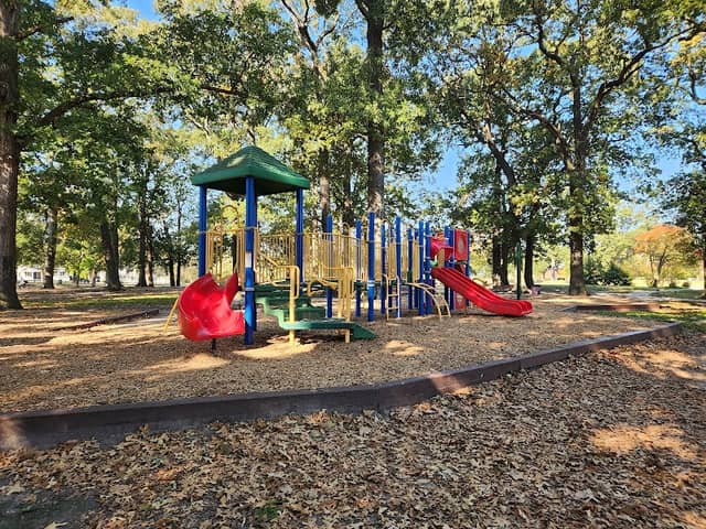 Lakeside Park - Image 1