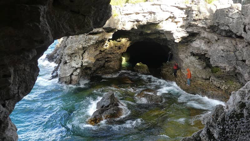 Overhanging rock - Image 3