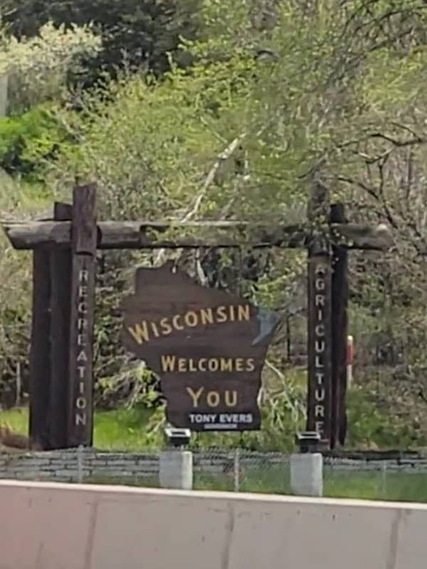 Wisconsin Welcomes You Sign - Image 3